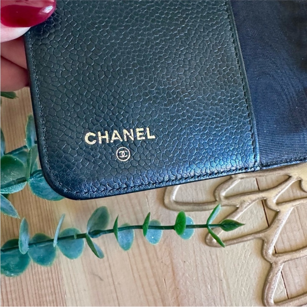 CHANEL Caviar Leather large agenda with generic paper black/green color - Picture 9 of 9